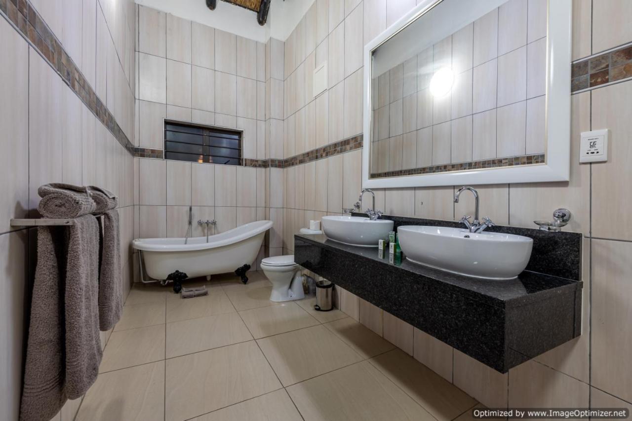 שלושלואי Zulu Nyala Game Lodge מראה חיצוני תמונה